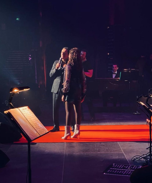 Chimène Badi a rejoint Dany Brillant sur scène lors de son concert au Dôme de Paris - Palais des Sports. Le 4 février 2022.