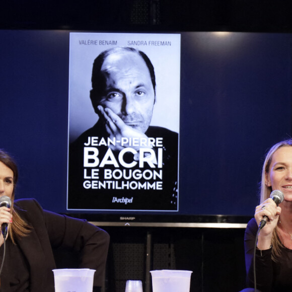 Exclusif - Valérie Bénaïm et Sandra Freeman asisstent à la soirée hommage à Jean-Pierre Bacri au Ground Control Gare de Lyon, à l'occasion de la sortie de leur livre "Jean-Pierre Bacri, le Bougon Gentilhomme" (publié aux éditions de L'Archipel). Paris, le 4 février 2022. © Cédric Perrin / Bestimage