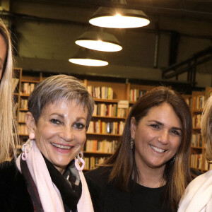 Exclusif - Valérie Bénaïm, Caroline Margeridon, Isabelle Morini-Bosc et Sandra Freeman asisstent à la soirée hommage à Jean-Pierre Bacri au Ground Control Gare de Lyon, à l'occasion de la sortie de "Jean-Pierre Bacri, le Bougon Gentilhomme" de Valérie Bénaïm et Sandra Freeman (publié aux éditions de L'Archipel). Paris, le 4 février 2022. © Cédric Perrin / Bestimage