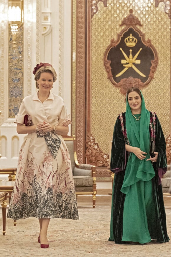 La reine Mathilde de Belgique et la Première dame Ahad bint Abdullah en entretien au Palais Al Alam à Mascate dans le Sultanat d'Oman. Le 3 février 2022