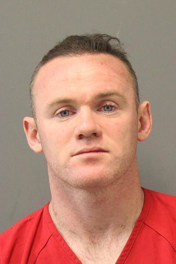 Mugshot de Wayne Rooney, arrêté en décembre 2018 à l'aéroport de Washington pour ivresse et injures. Il a été arrêté par la police des frontières à l'aéroport internationale de Dulles. Il a été relâché après avoir reconnu les faits. Le 16 décembre 2018