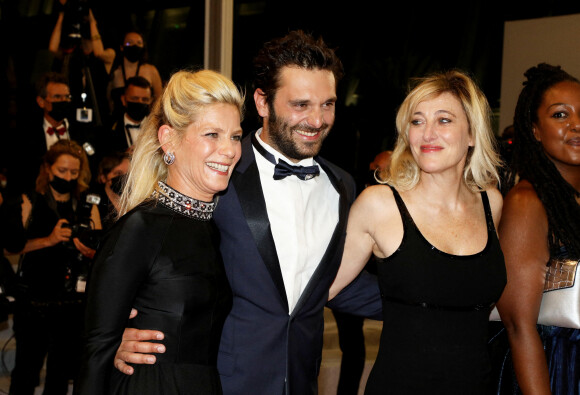 Marina Foïs, Pio Marmaï, Valeria Bruni Tedeschi - Montée des marches du film " La fracture " lors du 74ème Festival International du Film de Cannes. Le 9 juillet 2021 © Borde-Jacovides-Moreau / Bestimage