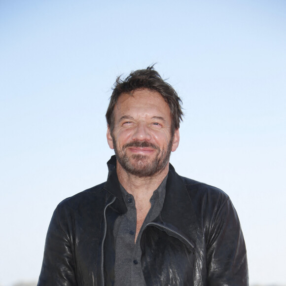 Samuel Le Bihan de la série ALEX HUGO - Photocalls sur le ponton de l'hôtel Barrière Le Majestic lors de la 4ème édition de Canneseries au Palais des Festivals à Cannes. Le 13 octobre 2021 © Christophe Aubert via Bestimage 