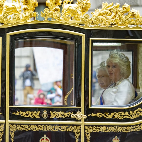 Le prince Charles, prince de Galles, et Camilla Parker Bowles, duchesse de Cornouailles, la reine Elisabeth II d'Angleterre - la famille royale d'Angleterre arrive à l'ouverture du Parlement au palais de Westminster à Londres. Le 14 octobre 2019