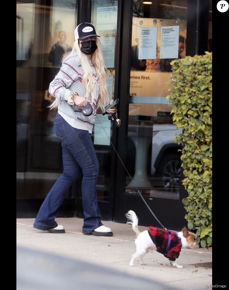 Exclusif - Tori Spelling à la sortie du restaurant "Red Ginger" à Los Angeles, le 20 décembre 2021.