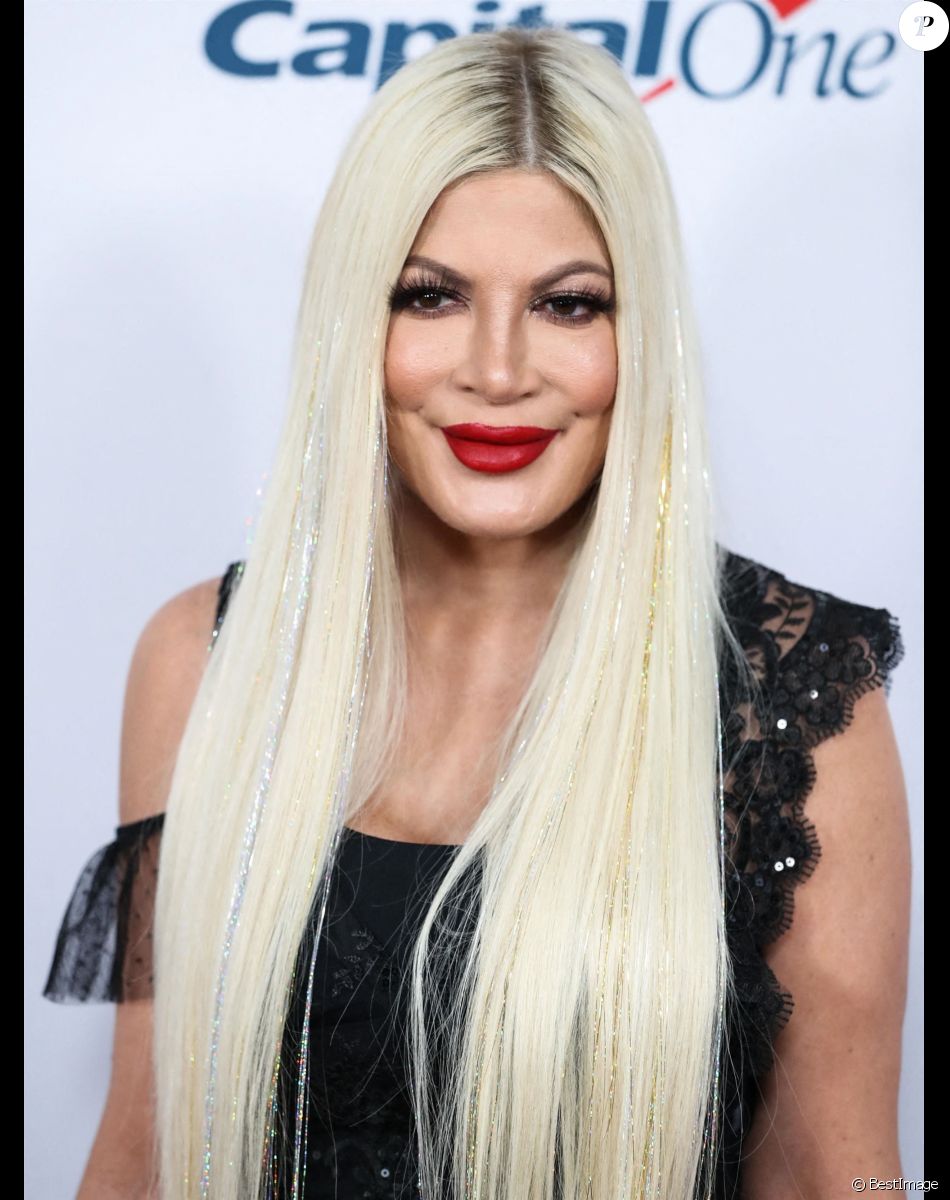 Tori Spelling - Photocall de l'événement iHeartRadio 102.7 KIIS FM's Jingle Ball au Forum à Inglewood.