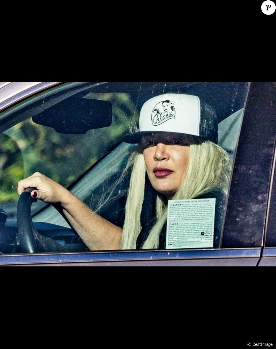 Tori Spelling se rend à une fête d'anniversaire à Calabasas, Los Angeles, le 13 novembre 2021.