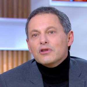 Marc-Olivier Fogiel, directeur général de BFM TV, réagit dans C à Vous à l'échange tendu entre Apolline de Malherbe et Gérald Darmanin ce mardi 8 février