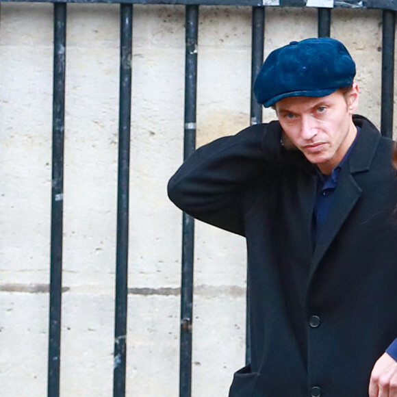 Le chanteur Raphaël (Raphaël Haroche) et sa compagne Mélanie Thierry - Obsèques du photographe allemand Peter Lindbergh en l'église Saint-Sulpice à Paris le 24 septembre 2019. 