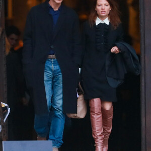 Le chanteur Raphaël (Raphaël Haroche) et sa compagne Mélanie Thierry - Obsèques du photographe allemand Peter Lindbergh en l'église Saint-Sulpice à Paris le 24 septembre 2019. 