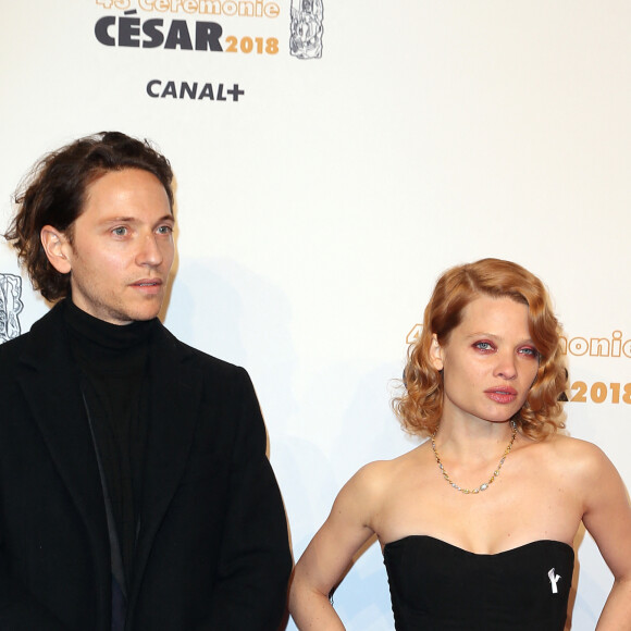 Mélanie Thierry et son compagnon le chanteur Raphaël - Photocall lors de la 43ème cérémonie des Cesar à la salle Pleyel à Paris, le 2 mars 2018. © Dominique Jacovides - Olivier Borde / Bestimage 