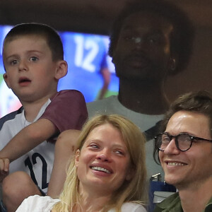 Exclusif - Mélanie Thierry assiste très triste et en pleurs assiste au match amical France Anglettere avec son compagnon Raphaël et son fils Roman au Stade de France à Saint-Denis le 13 juin 2017.