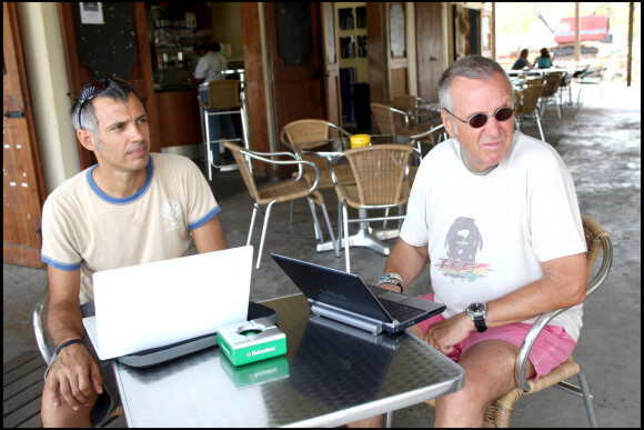 Paul Belmondo en vacances à Antigua avec Yves Rénier, en 2007.