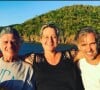 Photo souvenir de Jean-Paul Belmondo, son fils Paul et son épouse Luana, en vacances, sur Instagram en septembre 2021.