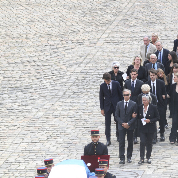 Le cercueil de l'acteur français Jean-Paul Belmondo et les membres de la famille, Florence Belmondo, Alain Belmondo (frère), Luana, Stella, Annabelle, Paul, Alessandro avec sa compagne Meline, Victor, Florence (Fille), Giacomo, Olivier (Neveu fils d'Alain), Muriel Belmondo (soeur), Elodie Constantin, Pierre Vernier, Natty Tardivel Belmondo (Nathalie Tardivel) lors de la cérémonie d'hommage national à Jean-Paul Belmondo à l'Hôtel des Invalides à Paris, France, le 9 septembre 2021. © Dominique Jacovides/Bestimage