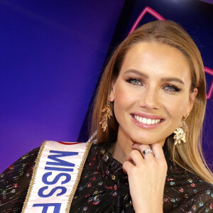 Exclusif - Rendez-vous avec Amandine Petit, miss France 2021, en marge de l'enregistrement de l'émission L'instant de Luxe à Paris le 21 octobre 2021. © Cédric Perrin / Bestimage