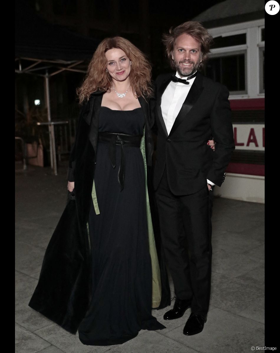 Florian Zeller et sa femme Marine Delterme sur le toit des studios Canal+ à Paris. Le 25 avril 2021. © Photoshot/Pool/Panoramic/Bestimage
