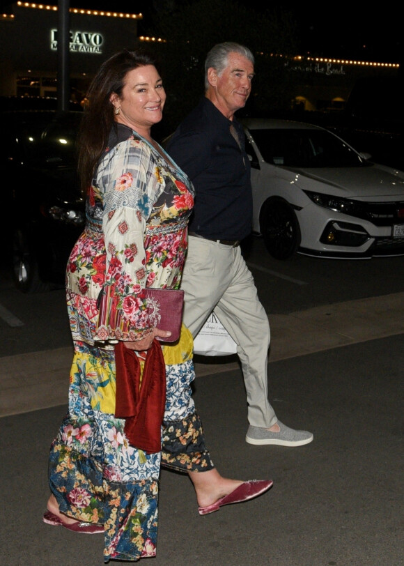 Exclusif - Pierce Brosnan et sa femme Keely Shaye Smith arrivent au restaurant "Lucky's" à Los Angeles, le 9 février 2022.