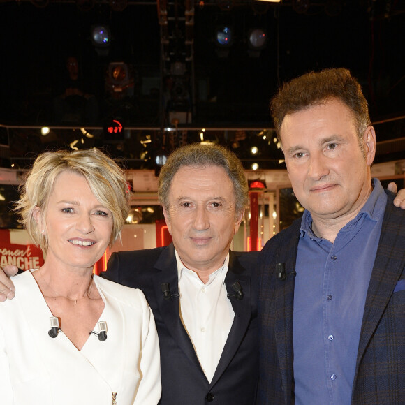 Sophie Davant, Michel Drucker et Pierre Sled - Enregistrement de l'émission "Vivement Dimanche" à Paris le 1er Avril 2015.