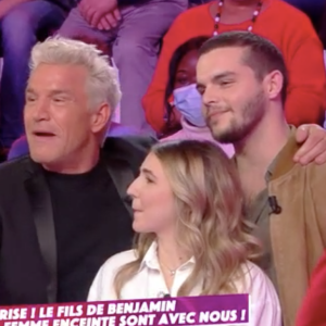 Julien Castaldi et sa fiancée Kiara révèlent le prénom de leur futur bébé dans "TPMP XXL" - C8