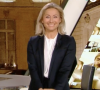 Anne-Sophie Lapix taquine Léa Salamé sur son look très décontracté en direct à la télévision - "C à vous", France 5