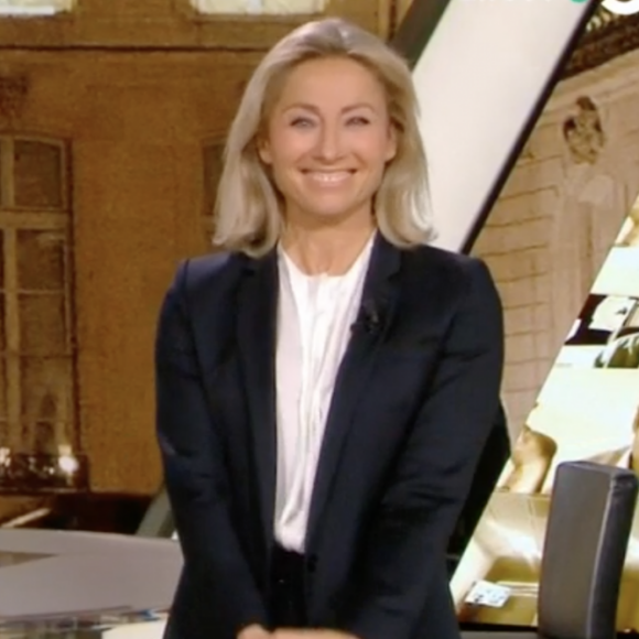 Anne-Sophie Lapix taquine Léa Salamé sur son look très décontracté en direct à la télévision - "C à vous", France 5