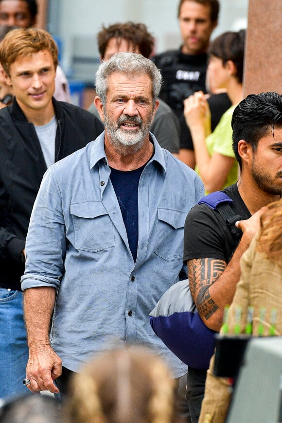 Exclusif - Mel Gibson lors du tournage du film "On the Line" à La Défense le 21 juin 2021. © Pierre Perusseau / Bestimage
