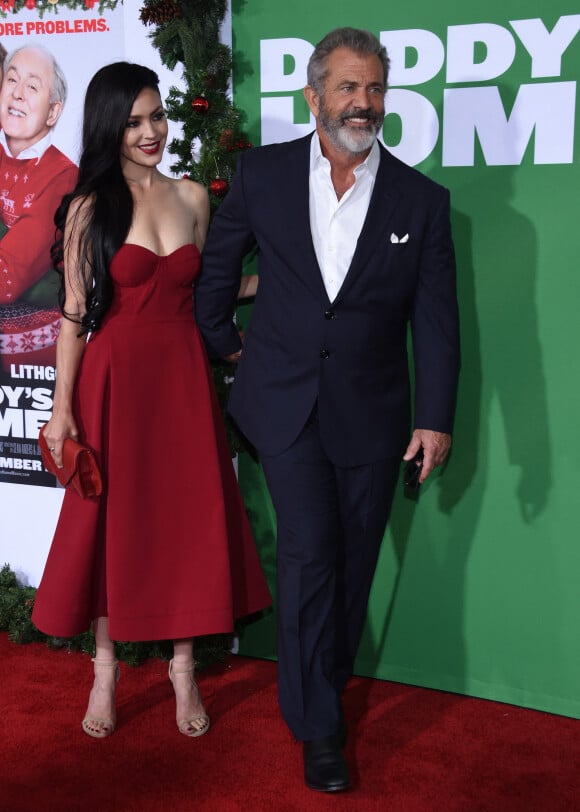 Mel Gibson et sa femme Rosalind Ross à la première de 'Daddy's Home 2' au théâtre Regency Village à Westwood, le 5 novembre 2017 © Chris Delmas/Bestimage