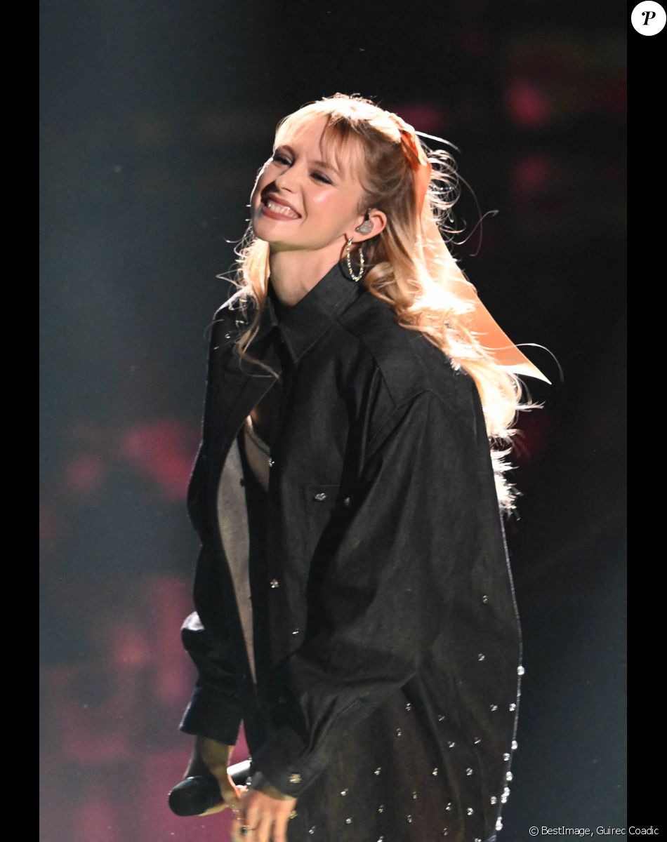 Angèle lors de la 37ème cérémonie des Victoires de la musique à la Seine musicale de Boulogne-Billancourt, le 11 février 2022. © Guirec Coadic/Bestimage