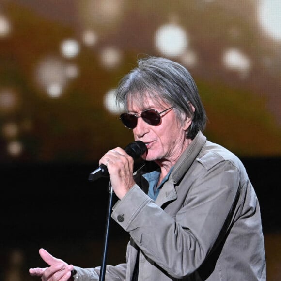 Thomas Dutronc et Jacques Dutronc lors de la 37ème cérémonie des Victoires de la musique à la Seine musicale de Boulogne-Billancourt, le 11 février 2022. © Guirec Coadic/Bestimage