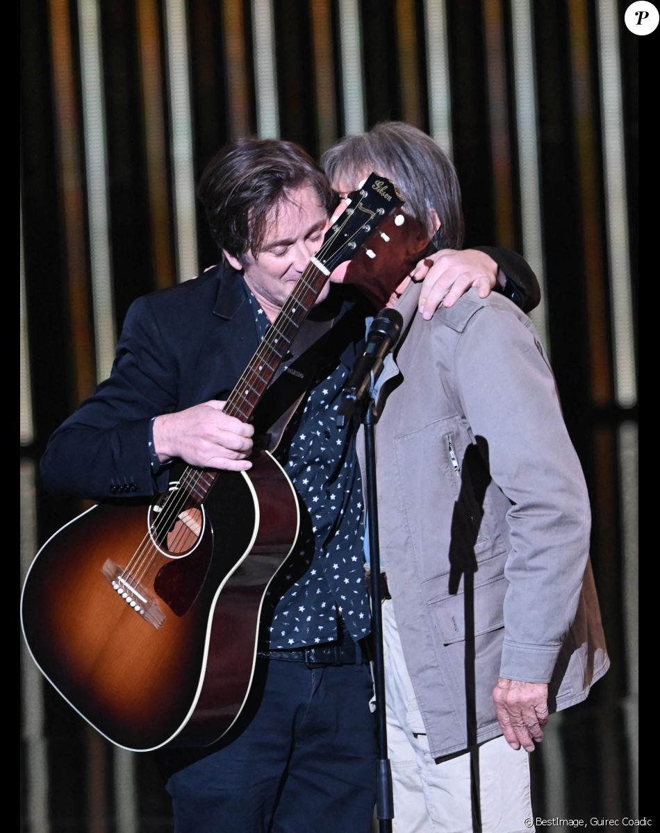 Thomas Dutronc et Jacques Dutronc lors de la 37ème cérémonie des Victoires de la musique à la Seine musicale de Boulogne-Billancourt, le 11 février 2022. © Guirec Coadic/Bestimage