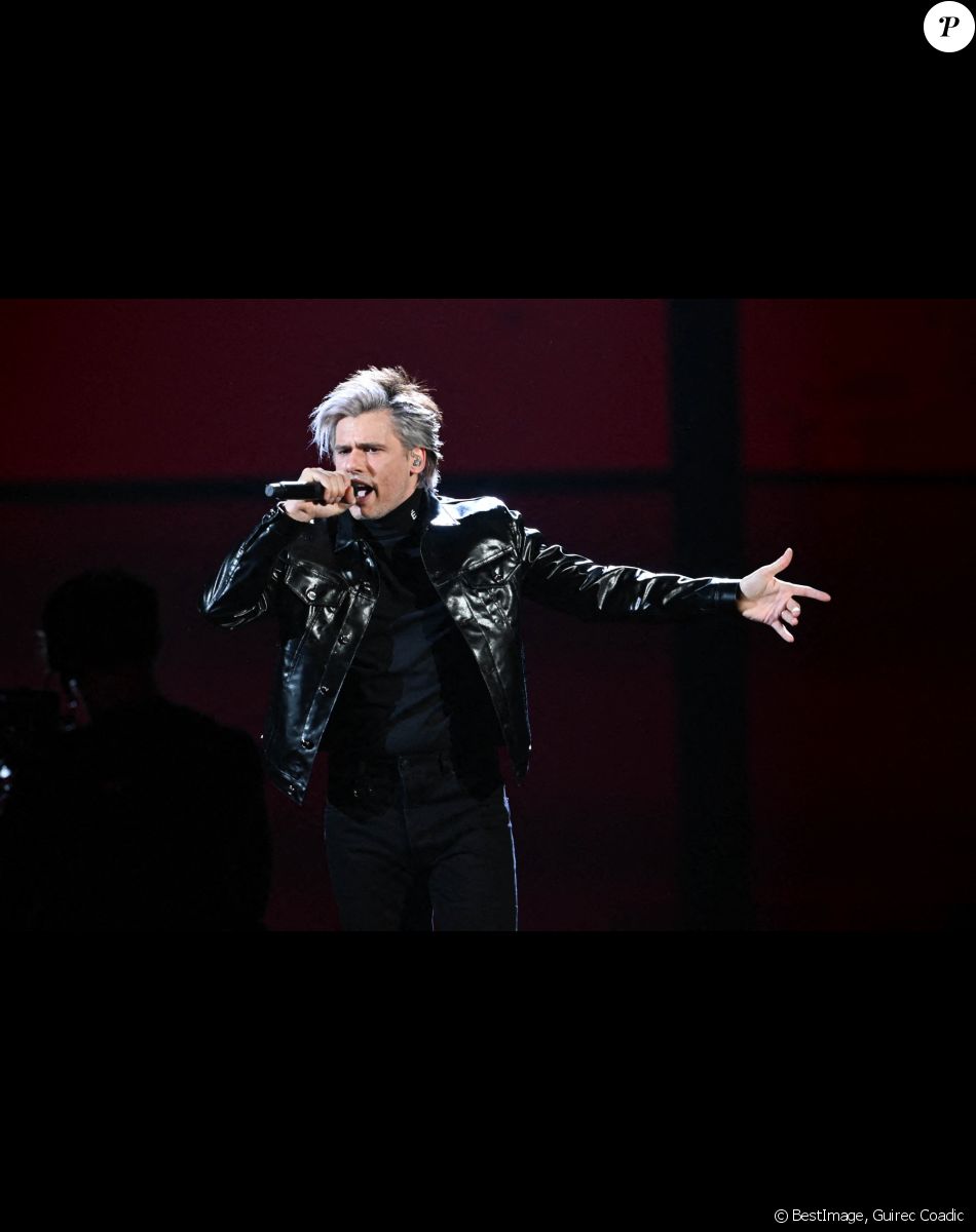 Orelsan (Victoire de la création audiovisuelle de l'année pour "Montre jamais ça à personne" - Artiste masculin de l'année et Chanson originale de l'année pour "L'odeur de l'essence") lors de la 37ème cérémonie des Victoires de la musique à la Seine musicale de Boulogne-Billancourt, le 11 février 2022. © Guirec Coadic/Bestimage