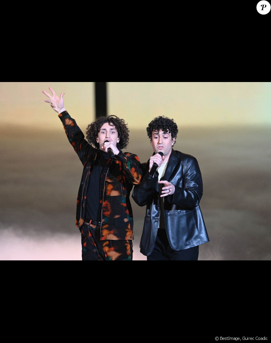 Terrenoire (Raphaël et Théo Herrerias - Révélation masculine de l'année) lors de la 37ème cérémonie des Victoires de la musique à la Seine musicale de Boulogne-Billancourt, le 11 février 2022. © Guirec Coadic/Bestimage