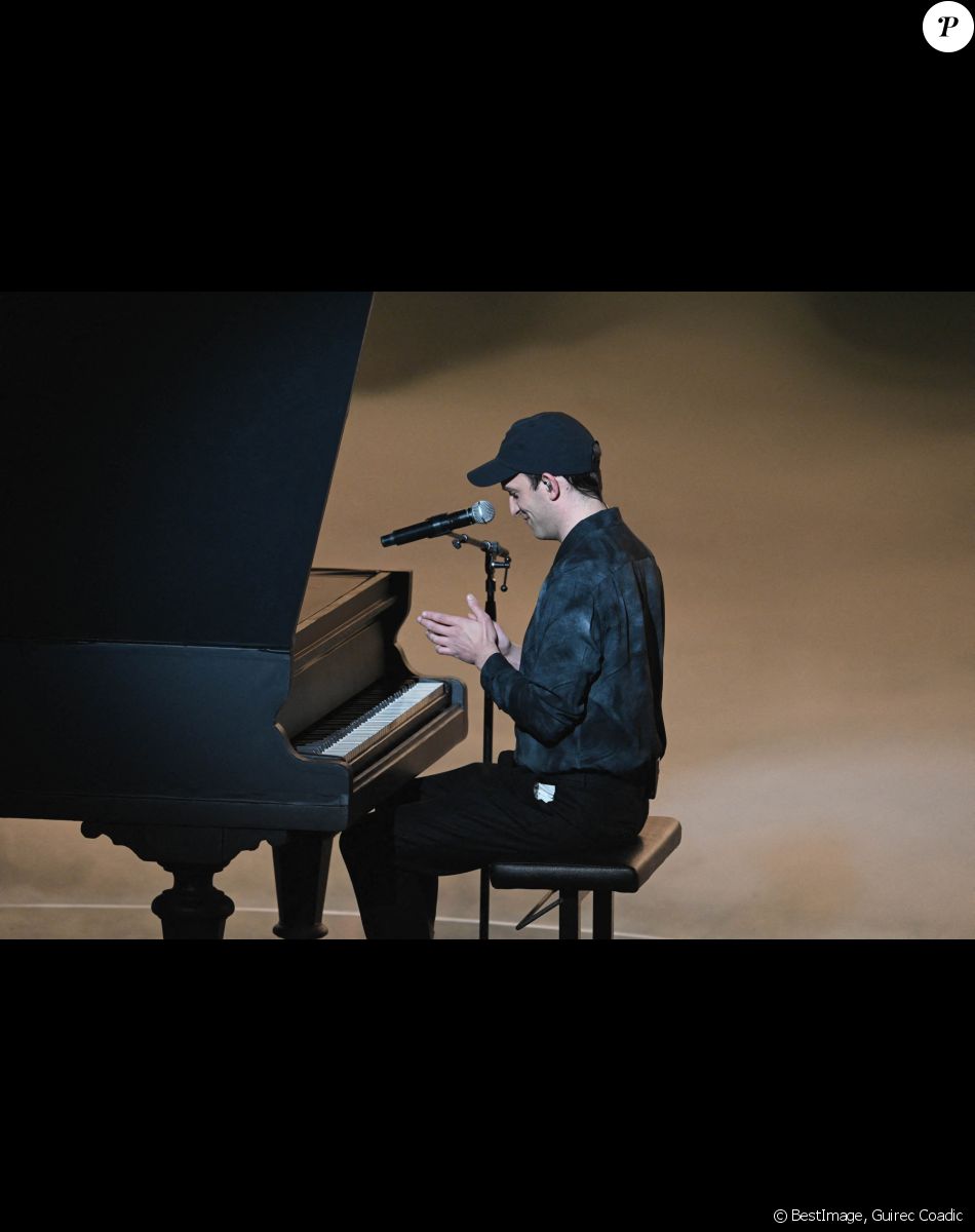 chien noir (Jean Grillet) lors de la 37ème cérémonie des Victoires de la musique à la Seine musicale de Boulogne-Billancourt, le 11 février 2022. © Guirec Coadic/Bestimage