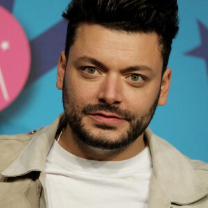 Kev Adams au photocall de la 5ème soirée de compétition de la 25ème édition du Festival international du film de comédie de l'Alpe d'Huez, France, le 21 janvier 20222. © Dominique Jacovides/Bestimage 