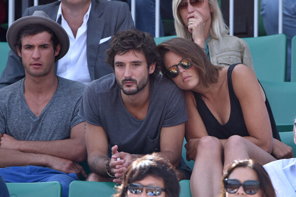 Laure Manaudou et Jérémy Frérot dans les tribunes lors de la finale des Internationaux de tennis de Roland-Garros à Paris, le 7 juin 2015.