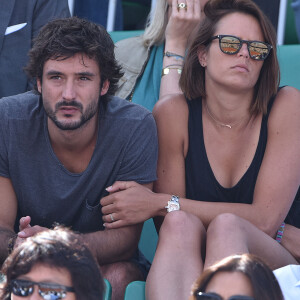 Laure Manaudou et Jérémy Frérot dans les tribunes lors de la finale des Internationaux de tennis de Roland-Garros à Paris, le 7 juin 2015.