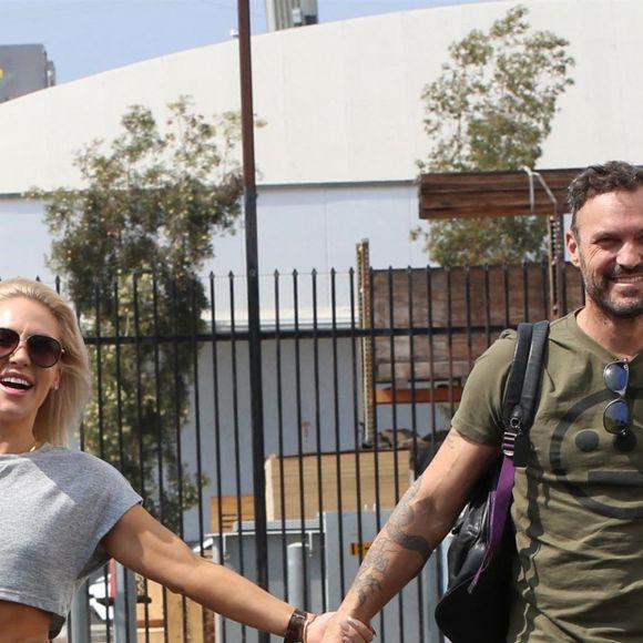 Brian Austin Green et sa compagne Sharna Burgess arrivent à l'émission Dancing With the stars à Los Angeles le 29 septembre 2021.