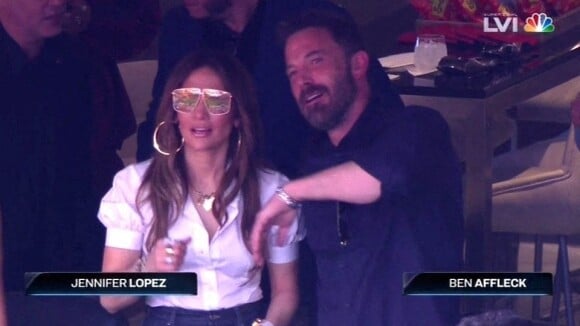 Super Bowl : Jennifer Lopez s'ambiance dans les tribunes, Ben Affleck suit le flow