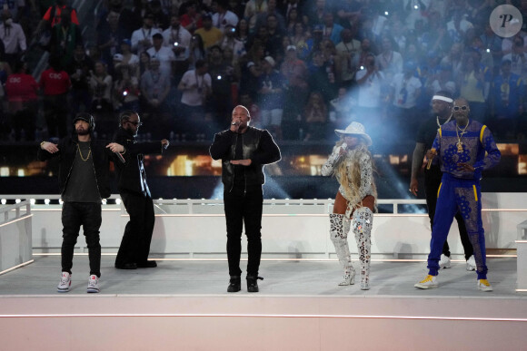 Eminem, Dr. Dre, Mary J. Blige et Snoop Dogg pendant la mi-temps du Super Bowl LVI à Los Angeles, le 13 février 2022. Photo USA Today Sports/SPUS/ABACAPRESS.COM