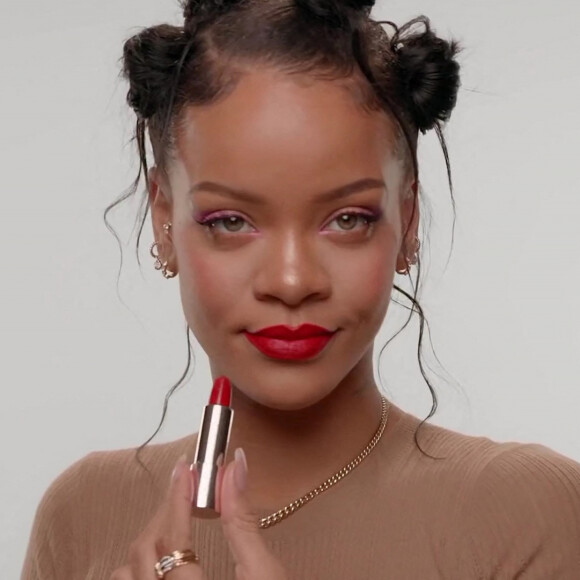 Images de la publicité du nouveau rouge à lèvres "Fenty Beauty" avec Rihanna. 2022