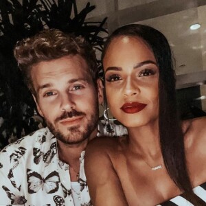 "Valentine. Meuf très sympa, je pense qu'on va faire des gosses ensemble", écrit M. Pokora en légende d'un selfie de Christina Milian et lui au Beverly Hills Hotel. Le 14 février 2022.