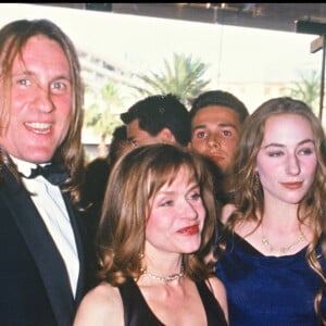 Archives - Gérard Depardieu avec sa femme Elisabeth et leurs enfants, Julie et Guillaume au Festival de Cannes. 1992.