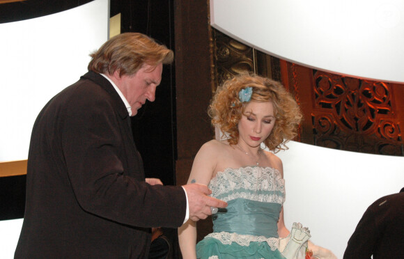Archives - Gérard Depardieu et sa fille Julie Depardieu lors de la cérémonie des César à Paris, en février 2005.