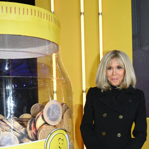 Brigitte Macron - Lancement de l'Opération Pièces Jaunes à La Poste Centrale du Louvre à Paris. Le 12 janvier 2022 © Coadic Guirec / Bestimage