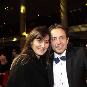 Philippe Candeloro et sa femme Olivia - L'association Citéstars fête son 23ème anniversaire lors du dîner gala de la 2ème cérémonie des étoiles d'or 2021 à la salle Wagram, Paris le 28 novembre 2021. © Cédric Perrin/Bestimage