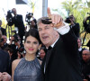 Alec Baldwin et sa femme Hilaria Thomas (enceinte) - Montee des marches du film "Blood Ties" lors du 66eme Festival du film de Cannes, le 20 mai 2013. 