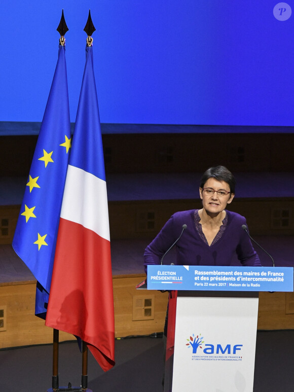 Nathalie Arthaud - Intervention des candidats à l'élection présidentielle lors du rassemblement exceptionnel des Maires de France à la Maison de la Radio à Paris le 22 mars 2017. © Pierre Perusseau / Bestimage