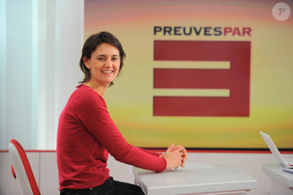 Nathalie Arthaud invitée de l'émission Preuve par 3 sur Public Sénat en 2012  © Guillaume Gaffiot /Bestimage