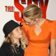 La magnifique Amber Valletta et son fils Auden Jude, à l'occasion de l'avant-première de  The spy next door , au Grove de Los Angeles, le 9 janvier 2010.